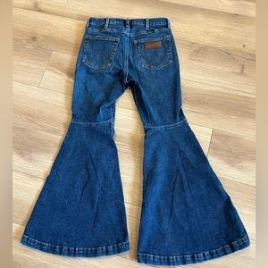 Wrangler’s Retro Trumpet Flare Women’s Jeans size 27x30